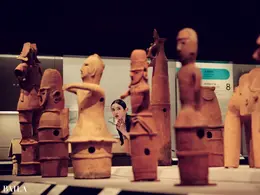 市川紗椰 「東博コレクション展」＠東京国立博物館 形象埴輪・オン・ステージ！本館のお隣にある、平成館1 階の考古展示室。旧石器時代から江 戸時代までの考古資料が展示され、歴史の教科書で見た作品たちと、こんなに近くで出会えます　