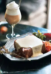 極厚鉄板チーズトースト（＋ベーコン&サラダ） 　¥2600