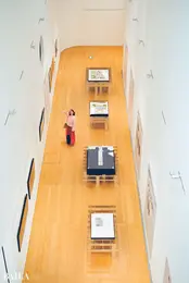 市川紗椰 「山本理顕展—コミュニティーと建築—」＠横須賀美術館 　通常は所蔵品展示を行う地階ギャラリーが会場に。吹き抜けの空間が気持ちいい