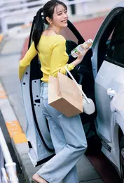 貴島明日香　scene01「ドライブデート」は背中見せトップス×デニムで不意打ちの女っぽさを