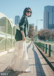 佐藤晴美　スカート￥63800／ザ・ウォール ショールーム（フェティコ）