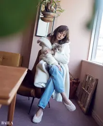 川口春奈　白くて、もこもこで、ちょいルーズ。愛らしさ満点の大人リラクシー