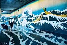 市川紗椰 「山本理顕展—コミュニティーと建築—」＠横須賀美術館 　通常は所蔵品展示を行う地階ギャラリーが会場に。吹き抜けの空間が気持ちいい