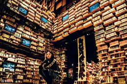 市川紗椰 「本棚劇場」をはじめ、映えるスポットが目白押し。でも、“掘って”みると写真を撮り忘れるほど奥深かった！