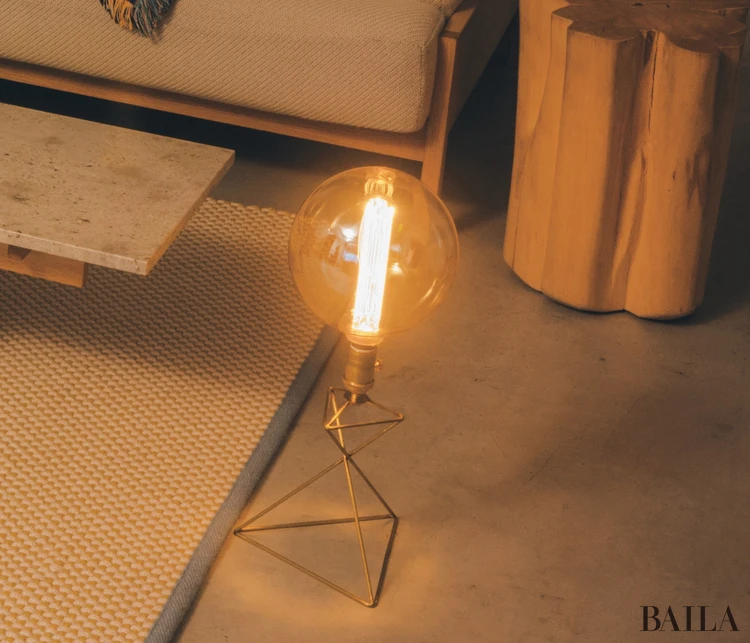 リブレ スタンド ランプ￥14300／ランド ライフスタイル ショップ