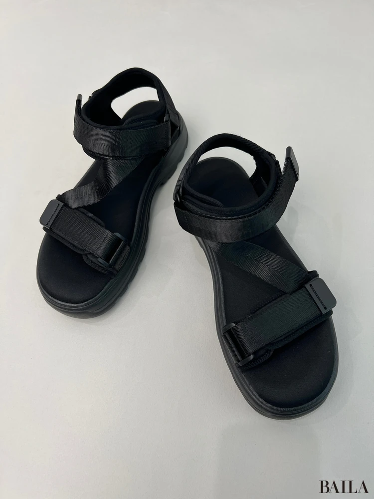 ボリュームソールテープサンダル　ブラック　ジーユー