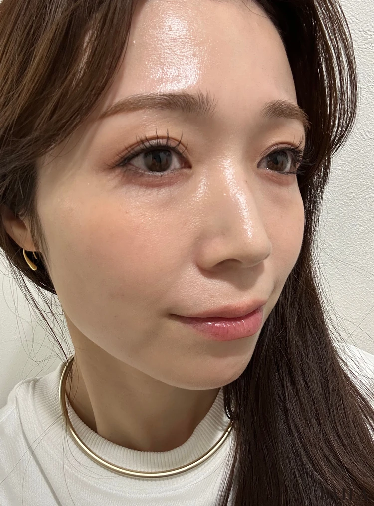 ソフィーナ プリマヴィスタ 角層保水プライマーを顔に塗った写真