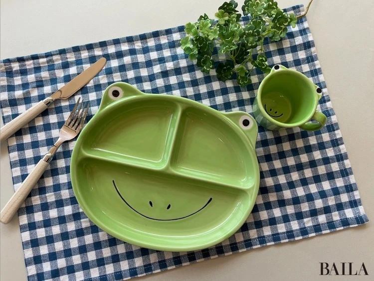 カエルフェイスが可愛い、ベビー食器セット