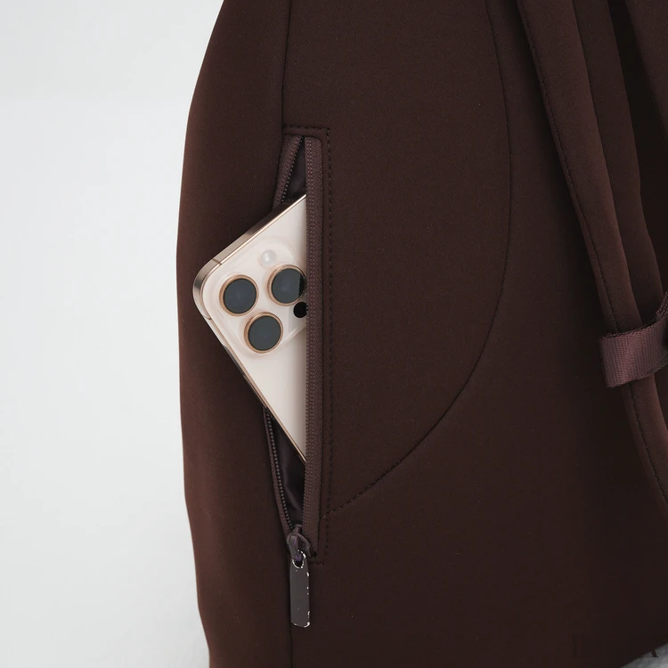 エミ　リュック　背面ポケット