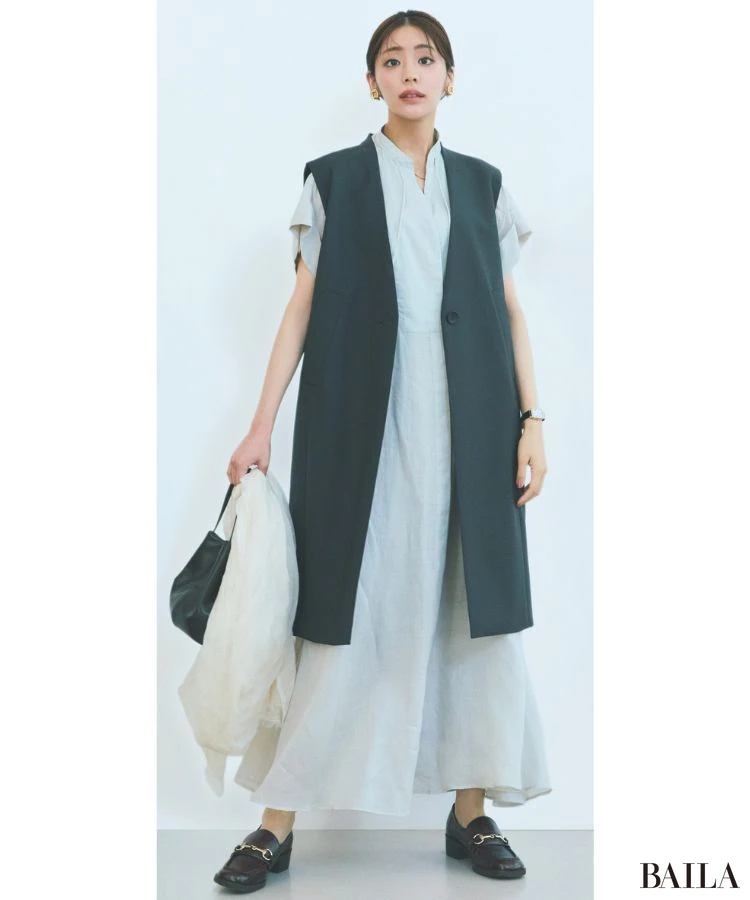 リラクシーな「ワンピース」をロングジレが知的に格上げ