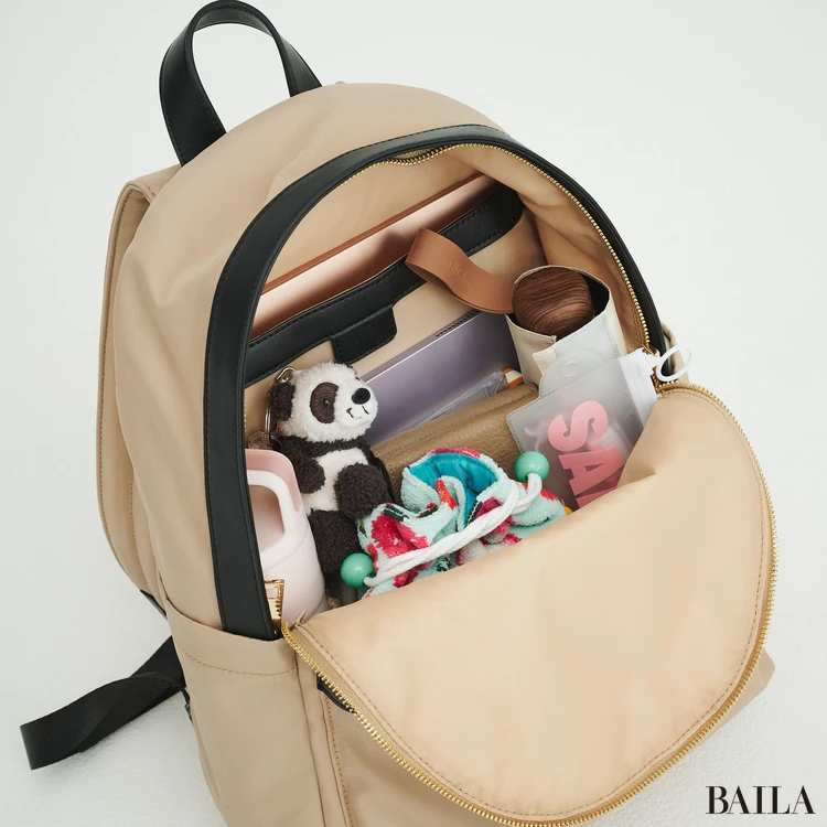 トーナル　リュック　収納力　通勤グッズをバッグに入れた様子