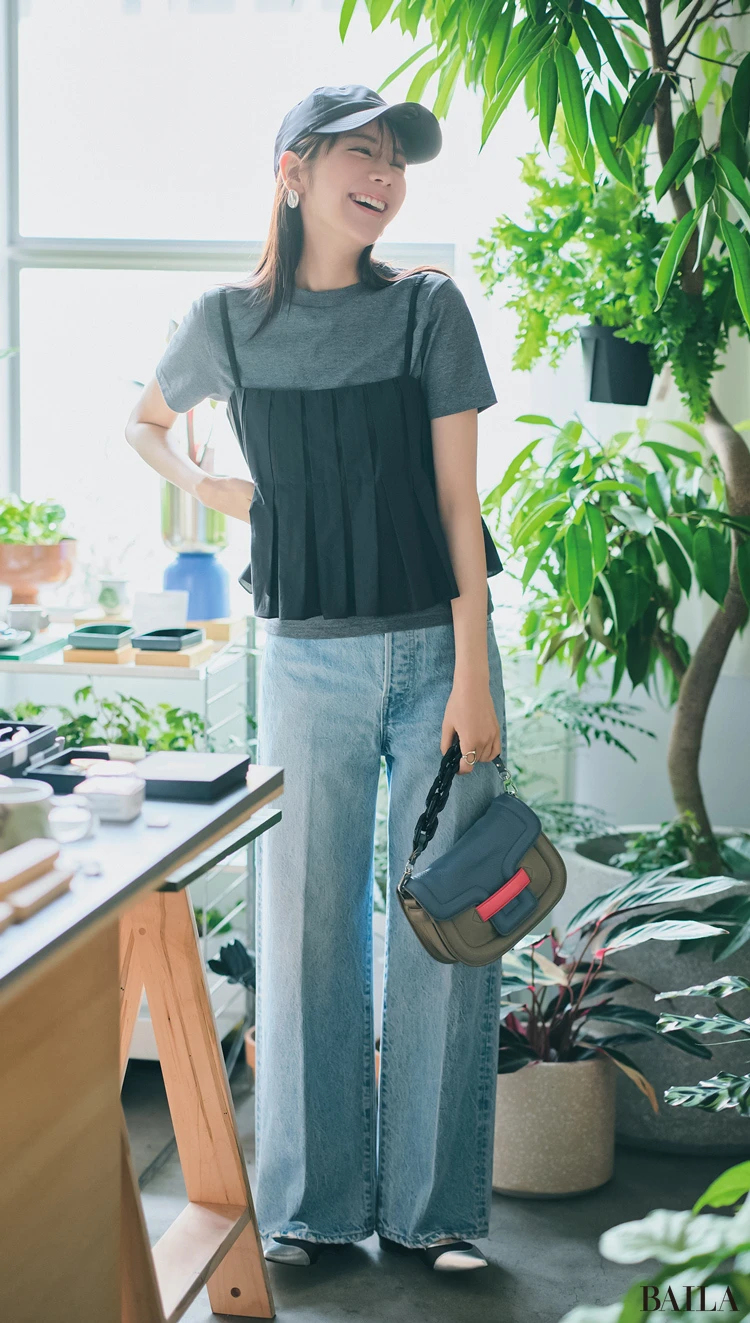 グレーTシャツ RHC ロンハーマン デニムコーデ 貴島明日香