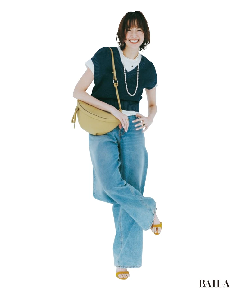 デニムコーデはポップなジュエリーで盛り上げ!【BAILA今日のコーデ】