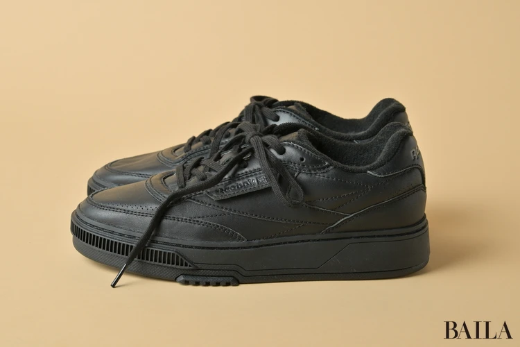 リーボック　厚底スニーカー　サイドから見た様子