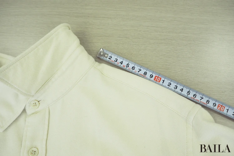 肩（襟〜切り替え部分）：約17.5cm　身長162cm ユニクロ フランネルシャツー オフホワイト Lサイズ 正面　サイズ感
