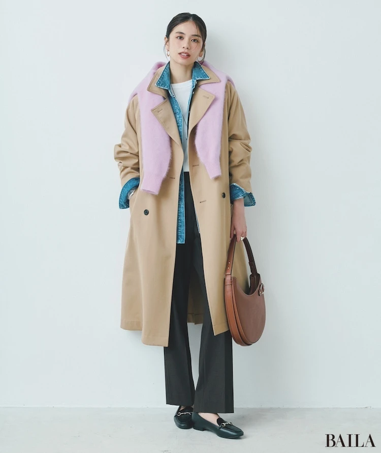 甘さ控えめに取り入れるなら、ストール感覚で肩かけするのもアリ