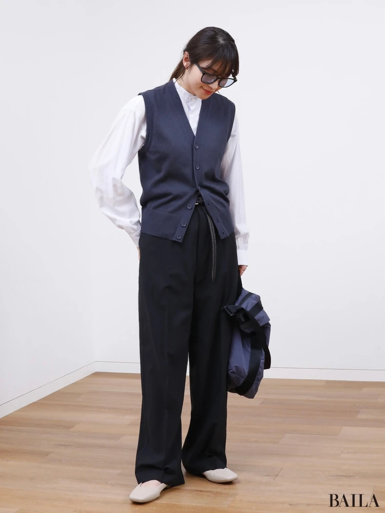 【UNIQLO（ユニクロ）コーデ７選】「オフィスカジュアル」の即戦力アイテム＆コーデ。カーディガン、ニット、パンツ…編集部、読者の試着レビューを参考に。_4