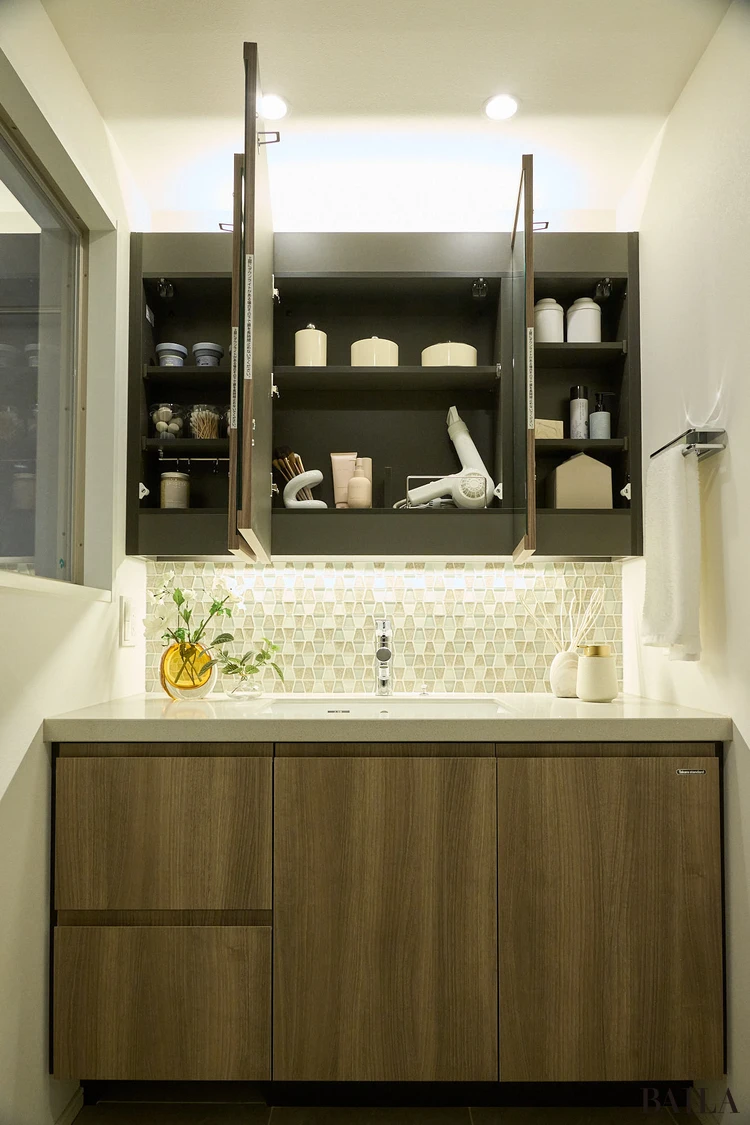 クレストプライムシティ南砂　モデルルーム　洗面室　三面鏡