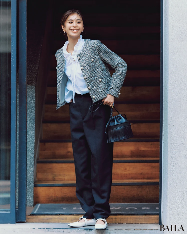 レディシックなジャケットを主役に甘辛ミックスで目を引いて