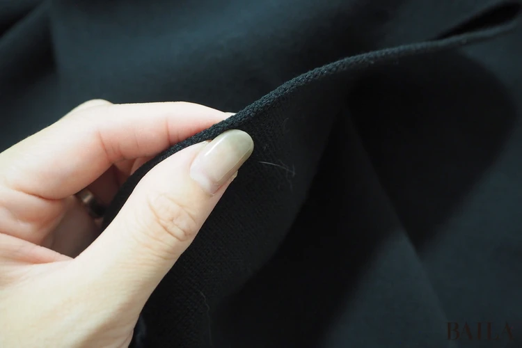 質感:ハリ感と落ち感が絶妙。ラインが崩れない!