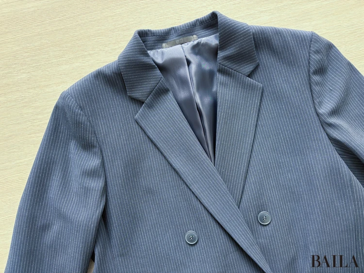 デザイン：縦ラインが効く、今っぽいダブル