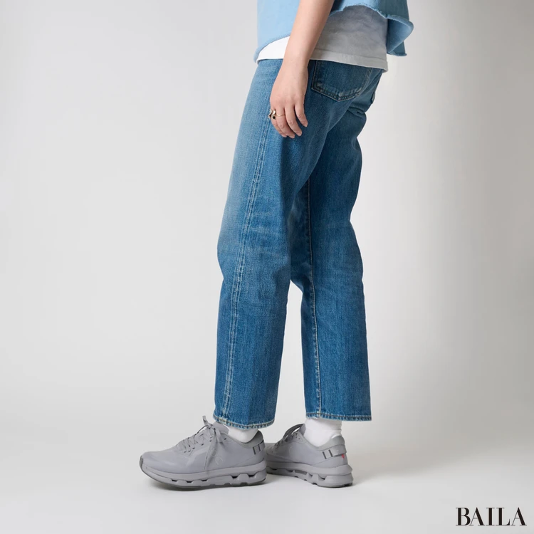 onのスニーカーを試着 Cloudzone