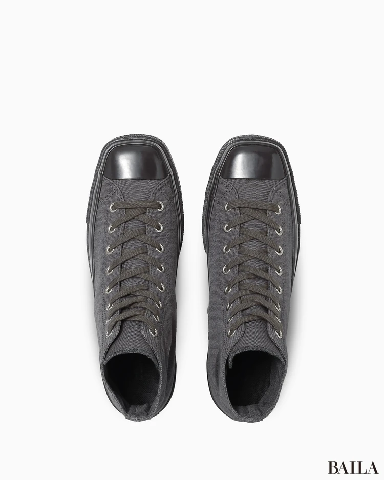 シックなアスファルトグレイ×ジェットブラック