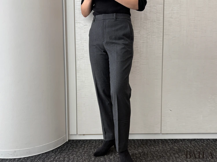 身長162cm ユニクロ ニット 正面 「ウォームスマートパンツ」ダークグレー Mサイズ ¥4990