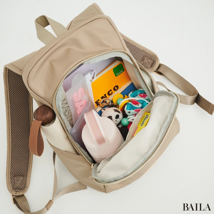 AOKI　リュック　収納力　通勤グッズをバッグに入れた様子