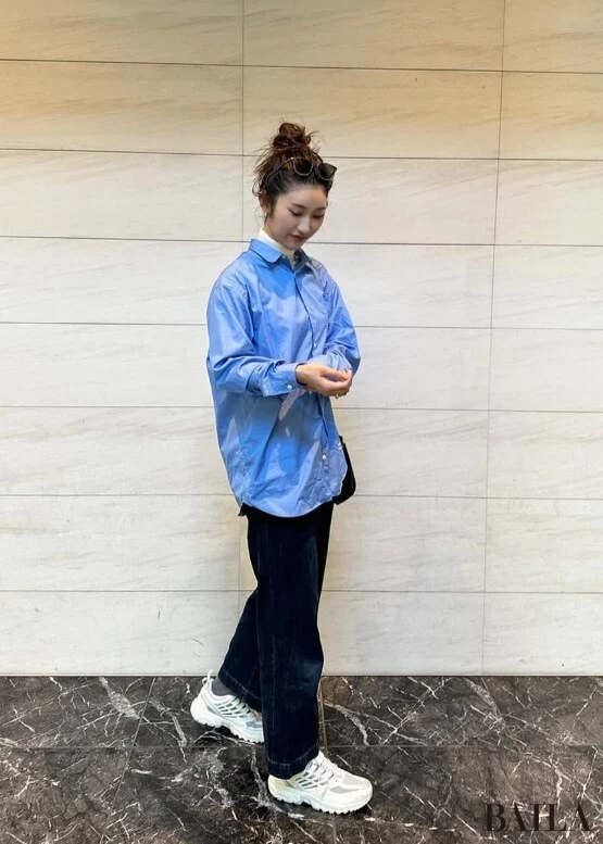 【最新】レディーススニーカーコーデ25選！ 休日、通勤どのシーンでもやっぱり大人女子にはスニーカーが似合う。最旬おすすめスニーカーもチェック！_31