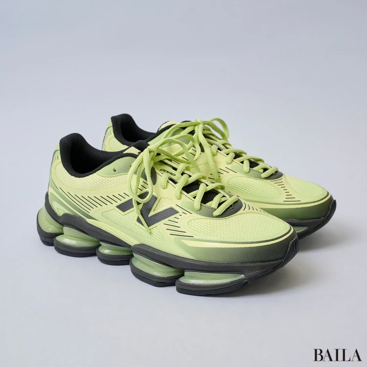 休日にはきたいニューバランスのスニーカー　Abzorb2000