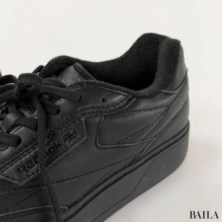 リーボック　厚底スニーカー　履き口