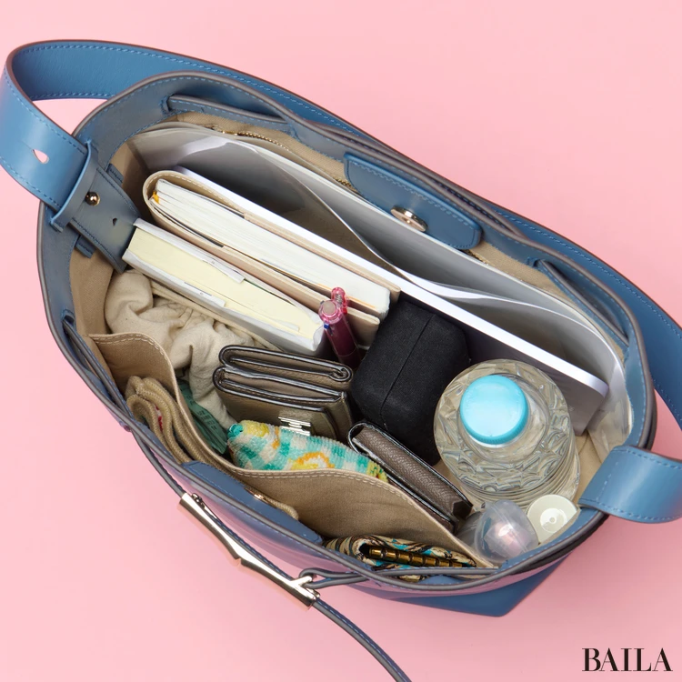 ロンシャン　ル スマート ショルダーバッグ　収納力　通勤グッズをバッグに入れた様子