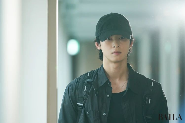 『ワンダフルワールド」:キャップを目深にかぶったソンニュル