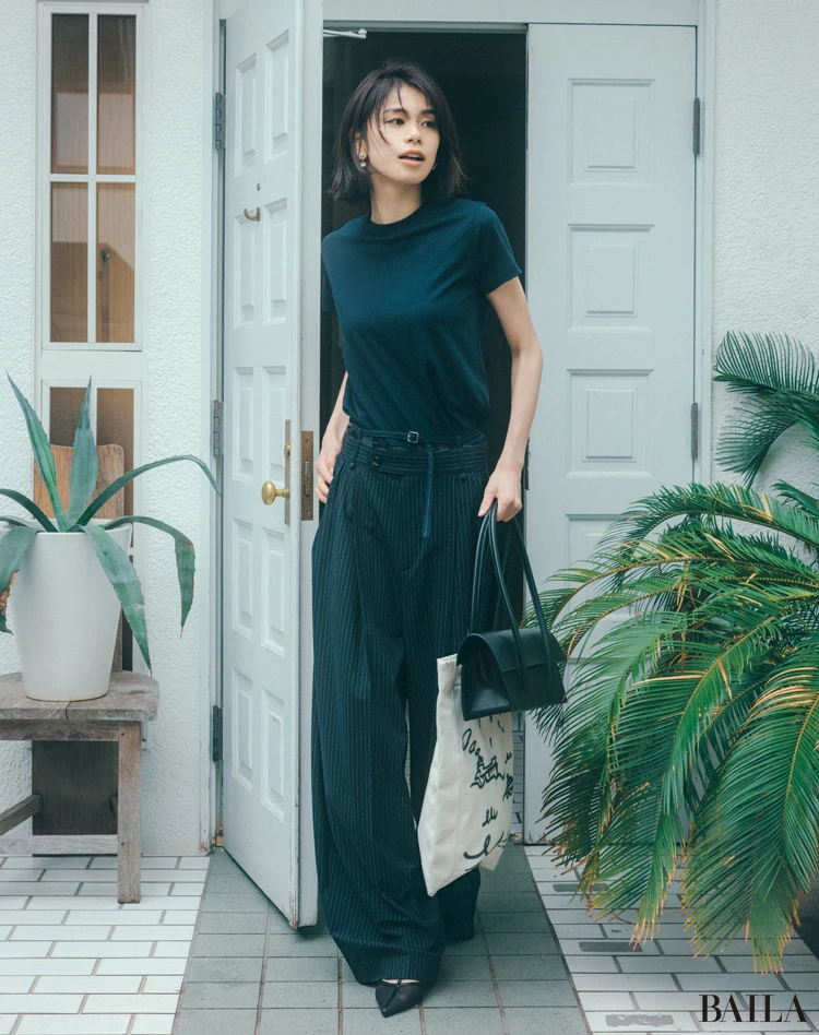 Tシャツコーデ　佐藤晴美　ネイビー