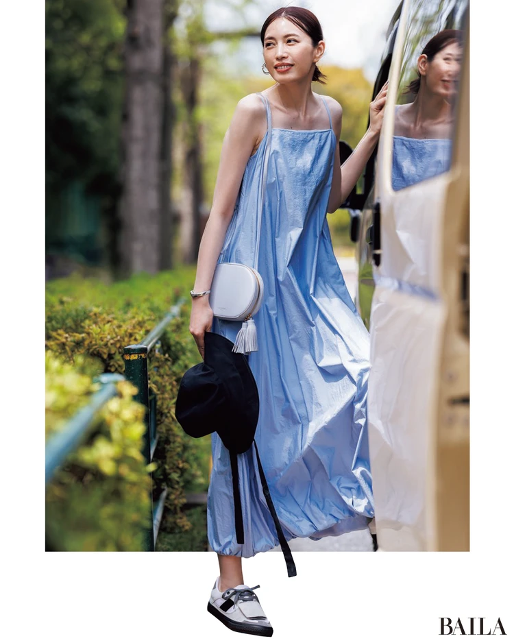 高揚感あるフレッシュカラーのワンピースにトライ!【BAILA今日のコーデ】