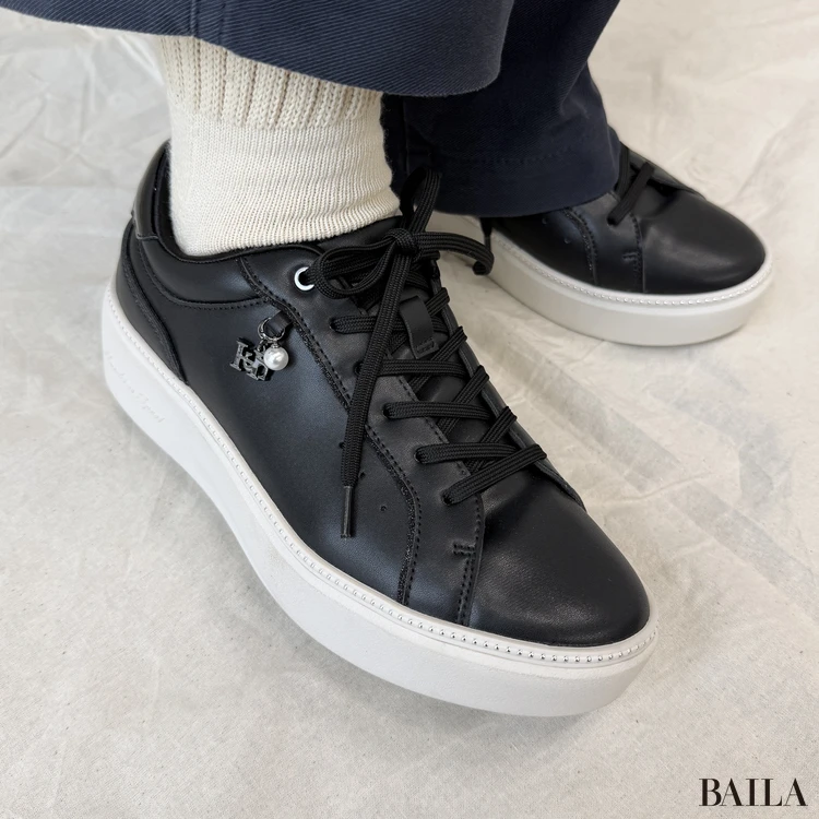 ホーキンススポーツ　厚底スニーカー　着用画像