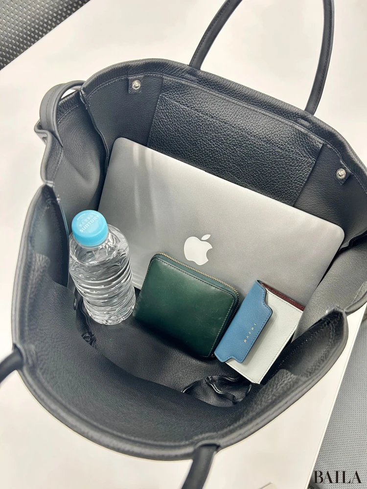 PCやペットボトルを入れた様子