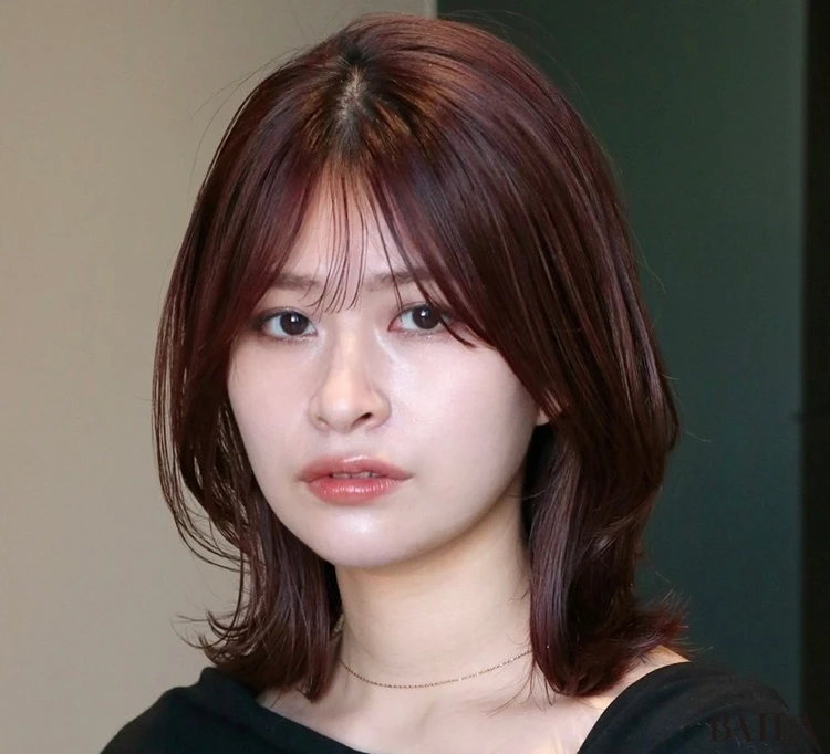 外ハネくびれレイヤーミディ　正面