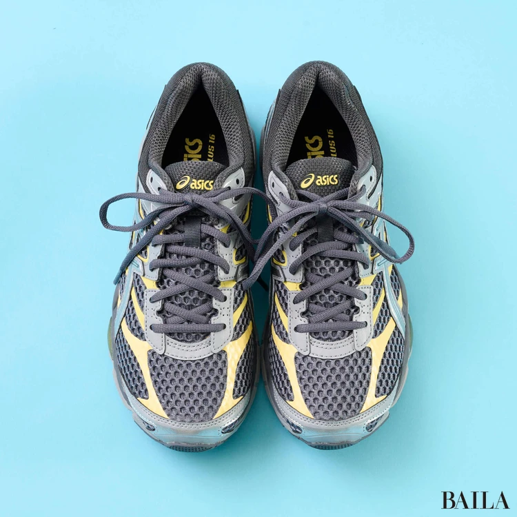 アシックスのスニーカー　歩きやすい　ゲルキュムラス