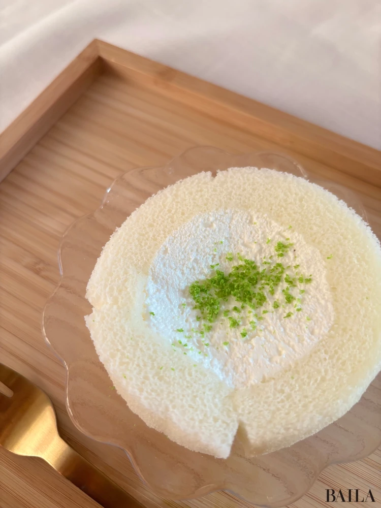 ローソン プレミアムロールケーキ とろける2層のレアチーズ アレンジ