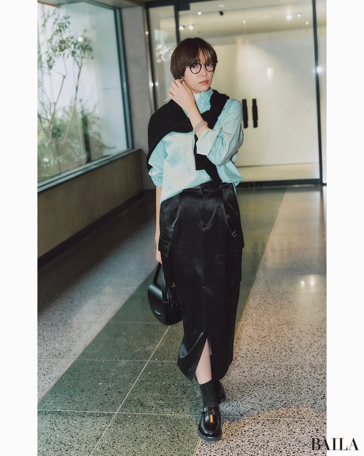 気温20度の【リラックスコーデ】　佐藤栞里　パンツコーデ