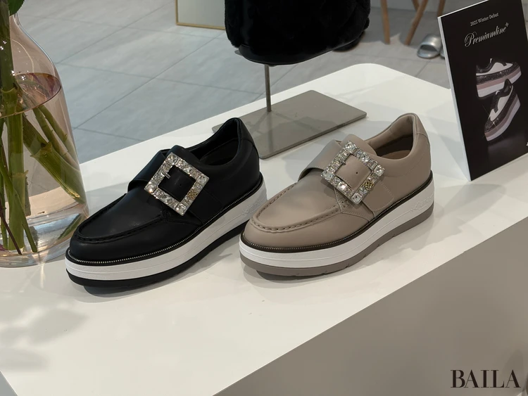 ダイアナ　Premiumlineスニーカー　ビジュー