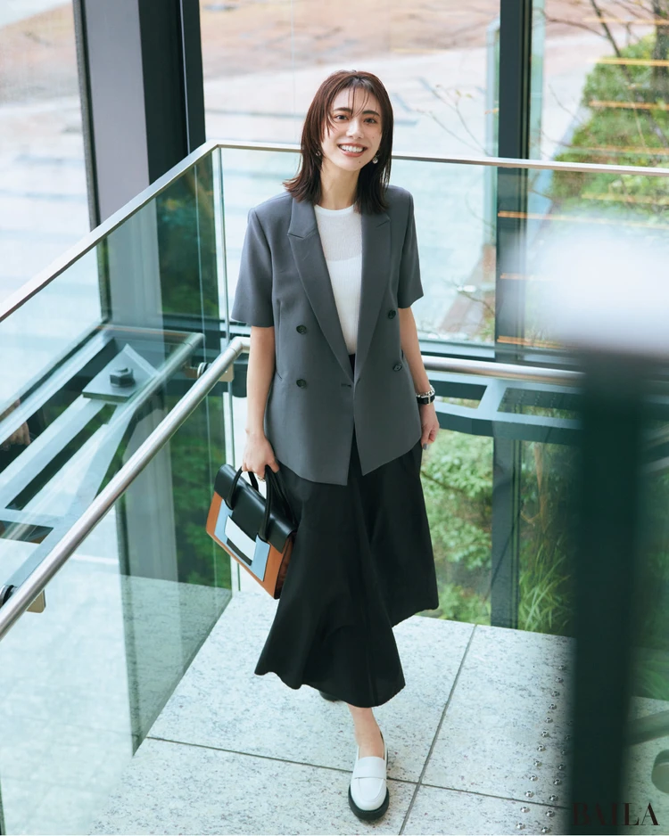 /着慣れたジャケットも見違える! ハーフスリーブを夏の主役に【BAILA今日のコーデ】