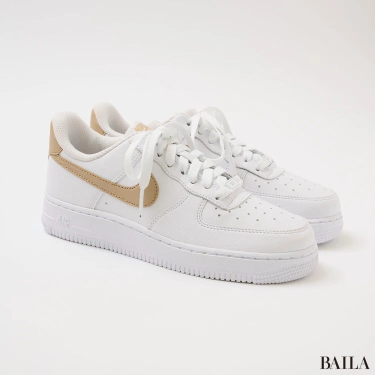 ナイキのスニーカー　エアフォース1　歩きやすい