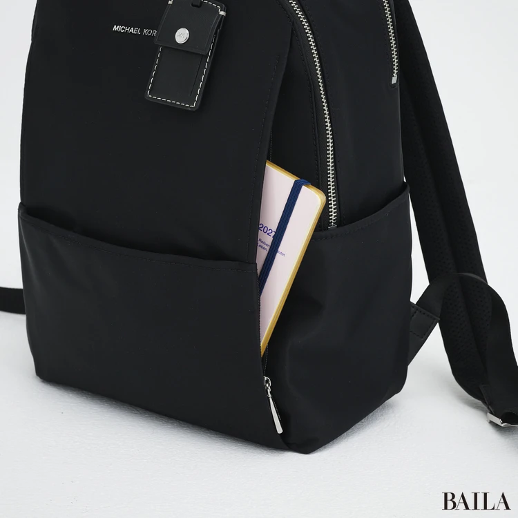 マイケル・コース　リュック　フロントポケット②