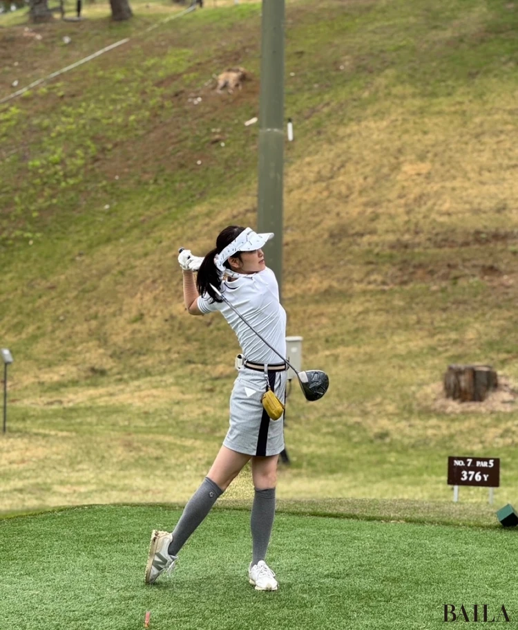 【ゴルフシーズン到来】 大人可愛いゴルフコーデ9選! スーパーバイラーズのおしゃれラウンドコーデが参考になる!_7