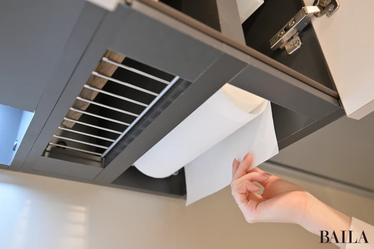 ザ・パークハウス 用賀プレイス　モデルルーム　キッチン　ペーパーホルダー