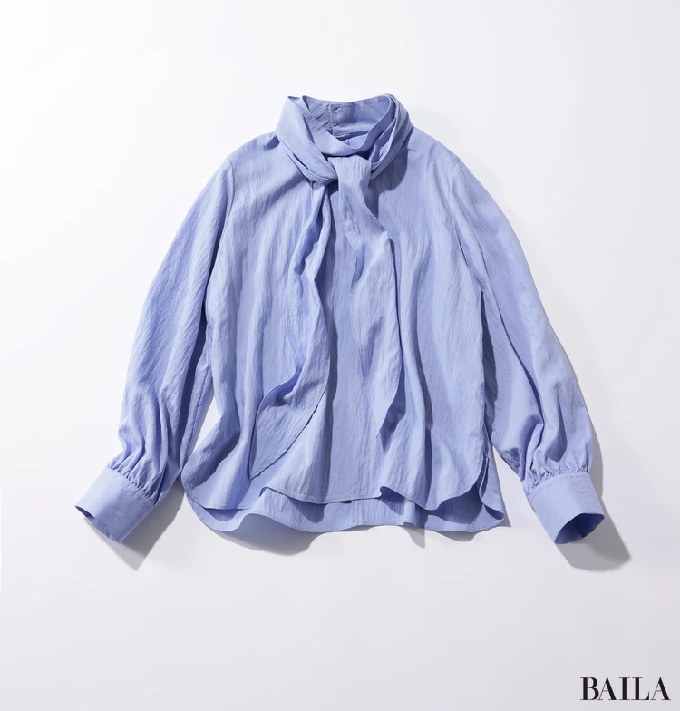 ルスールのブルーのボウタイブラウスの物写真