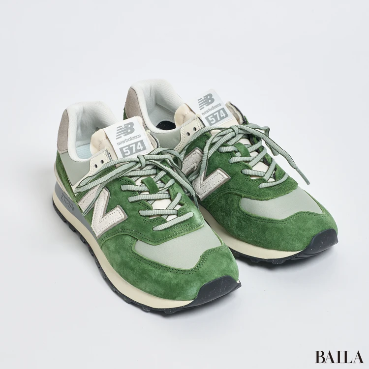 休日にはきたいニューバランスのスニーカー　574　グリーン